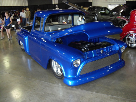 COOL CHEVY PICKUP - hott, auto, chevy, pickup, carshow, blue, car, truck, classic, inside