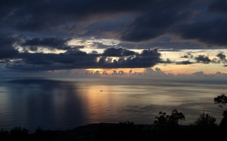 CALM OCEAN - calm, sky, ocean, clouds, sunset, stormy