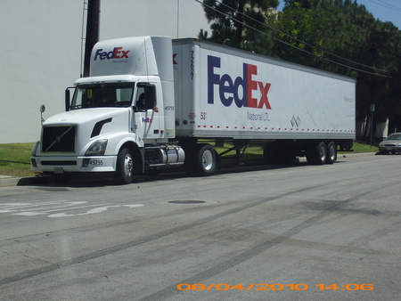 FED EX 18 WHEELER - fedex, outside, hauler, rig, truck, day, trucks, haul, trucking, longhaul, big, sunny, bigrig