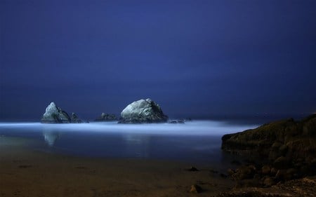 Blue LaKE - beaituful, blue, beach, sea, dark, shore, nature, lake, ocen, wave, sky, rocks