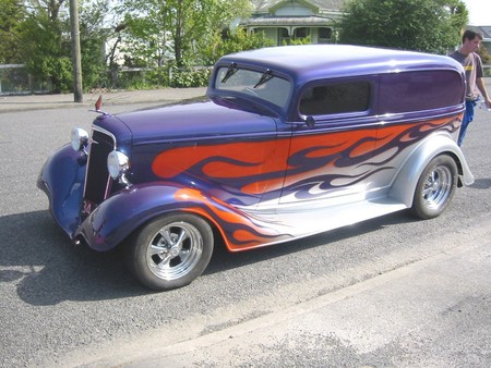 Blue flaming rod - blue flames, chopped, street rod, red