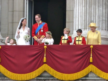 Royal Family Balcony Scene F1 - marriage, queen, photography, wedding, kate, photo, william, catherine, prince, elizabeth, princess, balcony