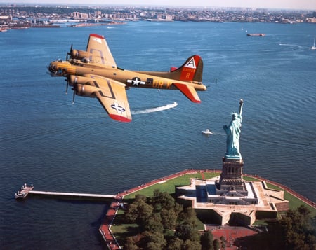 Boeing B17 Flying Fortress - ww2, water, usaf, bomber, flying, fortress, boeing, war, sea, b17