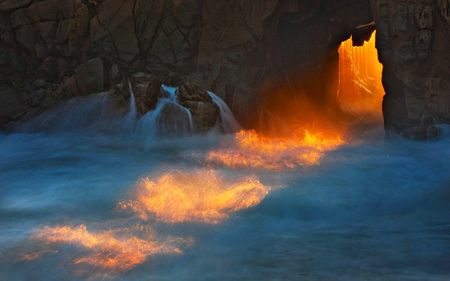 OCEAN ARCH - stone, caves, arches, water, caverns, beach, rock, sea, ocean, light, splashing waves, nature, rays, arch, rocks