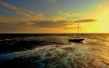 ABANDONED BOAT - boats, sunset, beach, boat, ocean, abandon