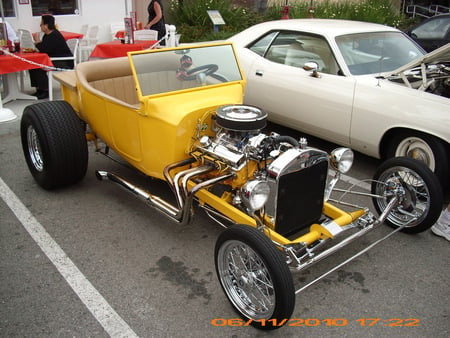 HOT ROD - hotrods, outside, hot, cars, auto, show, autos, cool, custom, yellow, hotrod, classic, t bucket