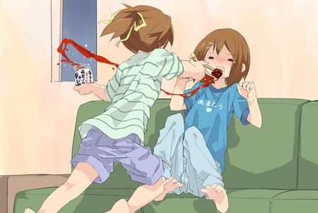 o O - girls, blush, kuroba, cute, ponytail, yui, eat, food, 2, hirasawa, funny, cool, anime, k-on, ui, home, nice, force, tears