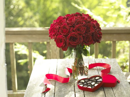 still life - nice, roses, photography, bar, bouquet, rose, still life, hearts, pretty, cool, romance, holiday, harmony, love, valentine, gentle, lovely, vase, candy, red, beautiful, flowers, photo, elegantly, flower