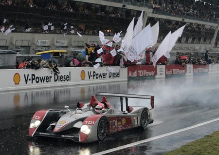 Audi R10 - audi r10, audi, r10, rain