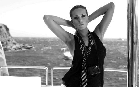 Petra Nemcova - black, white, petra, woman, sensual, model, nemcova