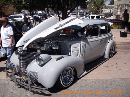 BUTTERFLY HOOD - gangsta, cars, autos, outside, car, custom, bomba, butterflyhood, cool, kool, chevrolet, classic, show, auto, lowrider, oldschool, chevy