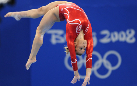 Gratie si frumusete - frumusete, grace, woman, beautiful, red, gratie, gymnastics