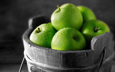 Green-Apples-Black-and-White-backgroud - nice, freshness, tart, photography, delicious, water, basket, round, pretty, grey, sour, green, color, crisp, stem, apple, drops, droplets, fresh, yummy, fruits, peeling, wet, wooden, black and white, lovely, apples, granny smith, 3d, beautiful, photo, gray