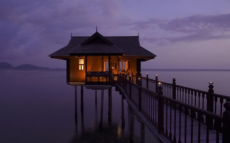 Boardwalk villa - boardwalk, ocean, serene, villa, romantic, lanterns, evening, window, beautiful, door, house, elevated, lights