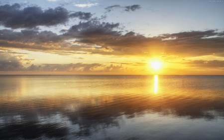 Simple Sunset - calm, clouds, beautigul, colors, reflection, sunsets, stunning, nature, seas, golden