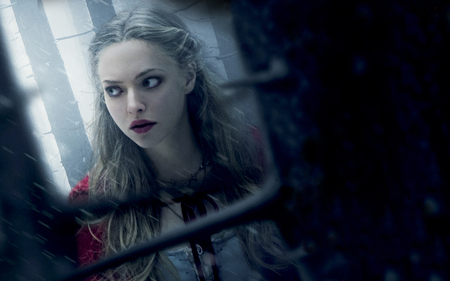 Red Riding Hood - actresses, people, movie, music, singer, red riding hood, songwriter, valerie, model, entertainment, beautiful, amanda seyfried, celebrity