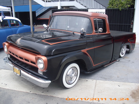 CLASSIC FORD PICKUP