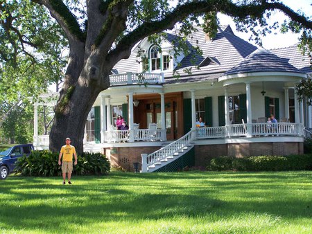 Houma, Louisiana - family, house, people, oak tree