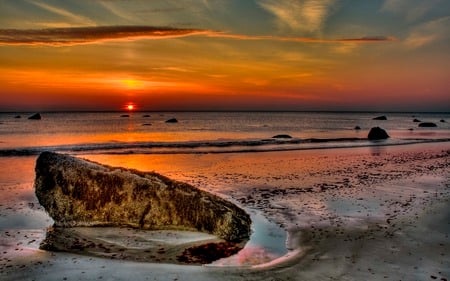 Lovely Sunset - pretty, summer, sundown, sunrise, sand, light, nice, sunlight, mirrored, beauty, colors, lakeshore, river, nature, sunset, beach, splendor, reflection, riverbank, view, lake, sky, sun, clouds, water, beautiful, sea, orange, lovely, ocean, glow, rays, waves, sands, peaceful, shine, rocks