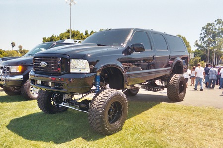 FORD SUV - cars, sunny, autos, hot, lifted, kool, cool, excursion, truck, trucks, car, show, auto, ford, suv