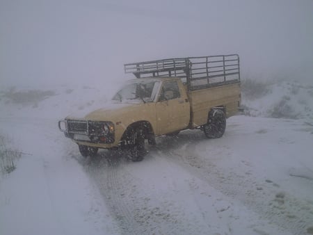 Toyota Stout 2000 - truck, snow, toyota stout 2000, stout