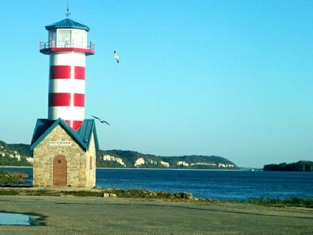 Lighthouse in Grafton, Illinois - sea gulls, grafton-illinois, lighthouse, mississippi river