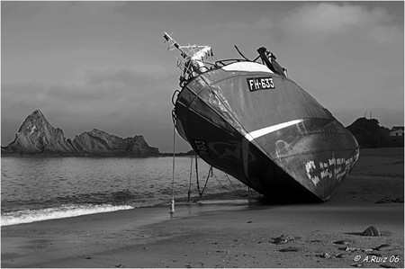 Beached Boat - photograph, ocean, beach, boat