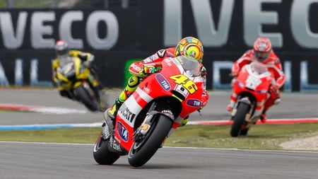 Short Cut - assen, rossi, hayden, 2011, ducati