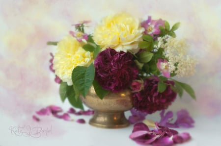 still life - pretty, elegantly, photo, gentle, flowers, nice, vase, beautiful, photography, beauty, lovely, cool, still life, flower, petals, bouquet, harmony