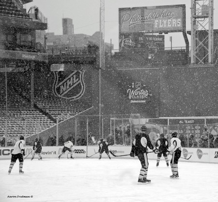 Philadelphia Flyers - snow, skating, men, building