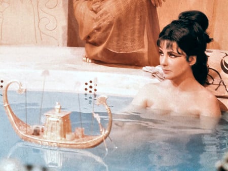 Elizabeth Taylor as Cleopatra 1 - actress, movie star, legend, films, cinema, photography, elizabeth taylor, taylor, portrait, movies, photo, celebrity, film star