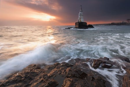 LIGHTHOUSE - lighthouse, ocean, sunset, waves