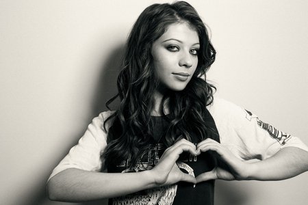 Michelle Trachtenberg loves you - trachtenberg, heart, female, gorgeous, movie, nice, beautiful, girl, beauty, michelle, cool, actress, black, white, babe, awesome, woman, cute, adorable, sexy