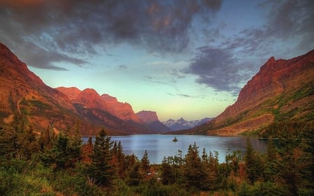 BEAUTIFUL LAKE - lake, pines, forest, mountain