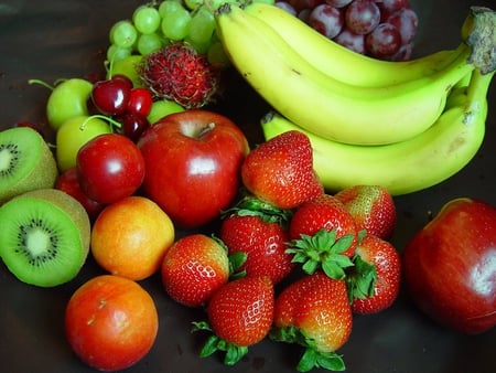 Mixed Bunch - juicy, strawberries, kiwi, bunch, sweet, bananas, apples