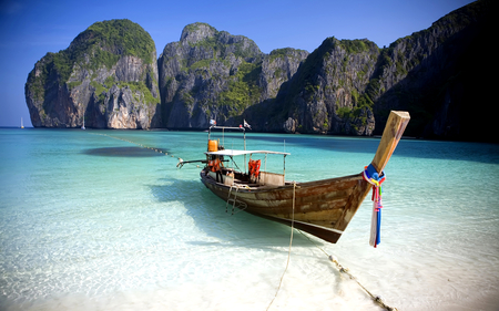 Caribbean Boat - pretty, water, amazing, beautiful, ship, boat, sea, ocean, stunning, wonderful, holiday, nice, caribbean, sky, rocks