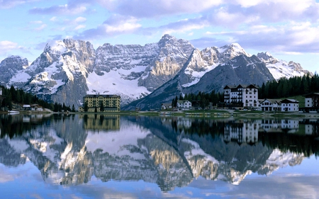 LAKE RESORT - lakes, mountains, wallpaper, popular, reflections, village, hotels, lake, vacation, houses, reflection, nature, mountain, apartment, snow