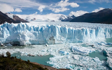 Perito Moreno Glacier - argentina, perito moreno, frozen, glaciers, perito-moreno-glacier, fun, nature, glaciar, mountains, winter, water, icebergs, hd, glacier, sky, clouds, people, ice, other, entertainment, snow