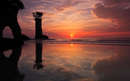 Red Sunset - sky, beach, water, sunset, nature, quiet, clouds, red, sea