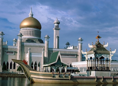 Nation of Brunei, the Adobe of peace - pic, boat, brunei, photo, golden, sky, image, photography, architecture, photograph, borneo, nation, asia, state, building, wall, wallpaper