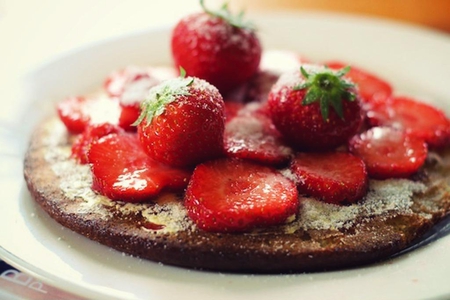 Who wants to share it with me? ;) - pic, image, sugar, pie, fruit, picture, strawberries, sweet, photo