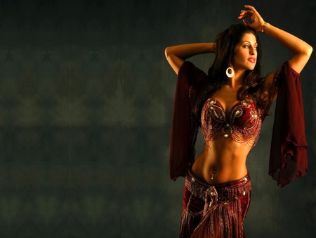 BEAUTIFUL BELLY DANCER - dancer, pose, belly, beautiful