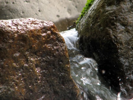 Massively tiny waterfall in Stuck River - river, waterfall, moss, closeup, rocks