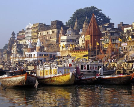 LANDING IN INDIA - india, landing, water, architecture