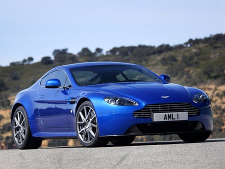 Aston Martin V8 Vantage S '2011 - v8, aston martin, car, vantage s