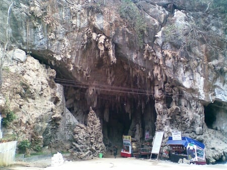 Natural Cave (ထမ့္ဆန္း သဘာ၀လိုဏ္ဂူ၊ ဟိုပံုး) - htamp sam cave, hopong township, southern shan state, myanmar