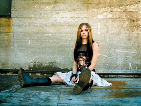 Avril Lavigne - pretty, emo, hot, singer, girl, blonde, beauty, avril lavigne, cute, sexy