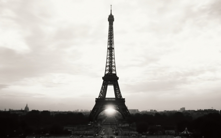 Eiffel Tower - b and w, france, dark, eiffel tower