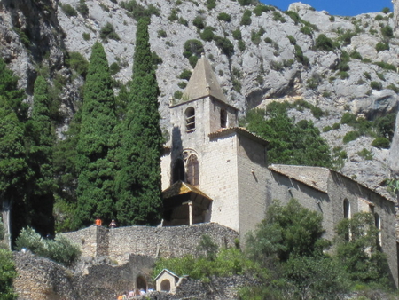 Eglise de Moustiers - eglise, paysage, montagne, nature