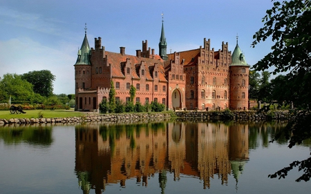 Perfect Reflection - lake, trees, reflection, castle, funen, egeskov, denmark